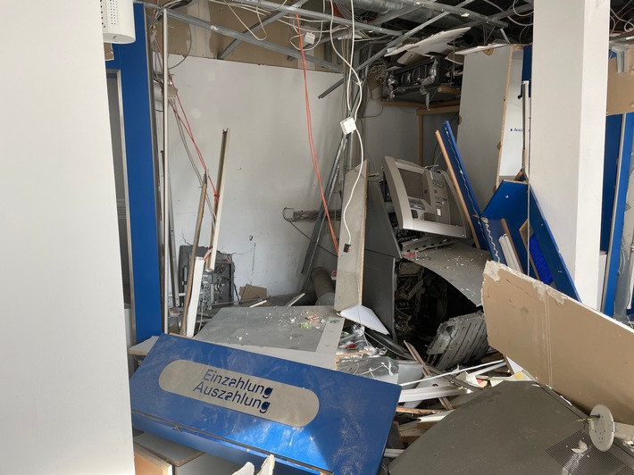 LKA-HE: Festnahmen und Durchsuchungen wegen des Verdachts der Sprengung eines Geldautomaten in Bad Homburg am 06.05.2023