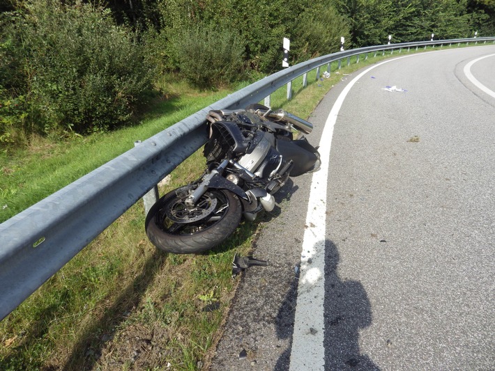 POL-CUX: diverse Einbrüche im Landkreis ++ Motorradfahrerin bei Unfall schwer verletzt ++ Raser unter Drogeneinfluss aus dem Verkehr gezogen