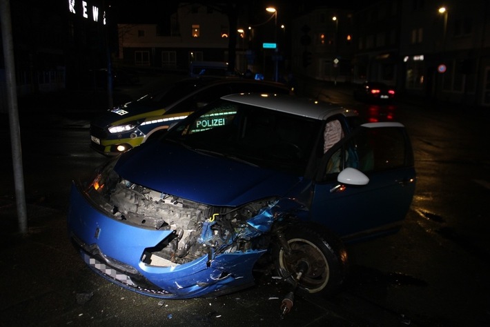 POL-HA: 20-jähriger Hagener bei Verkehrsunfall in Hohenlimburg leicht verletzt