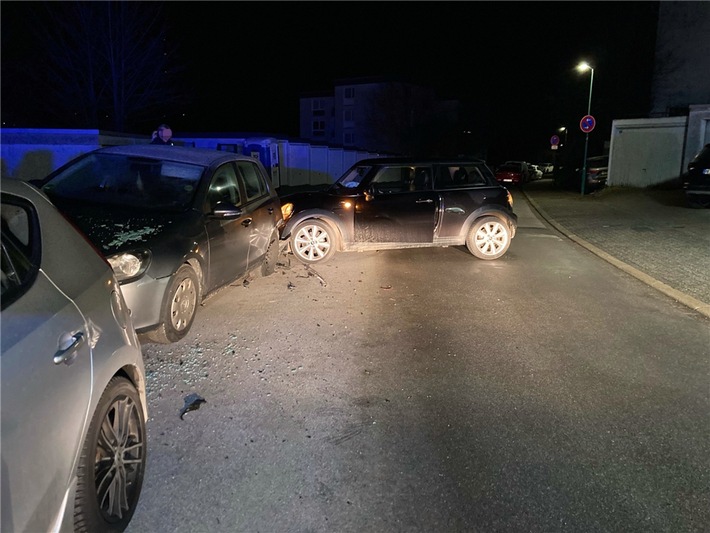 POL-ME: Hoher Sachschaden nach Autounfall unter dem Einfluss von Alkohol - 2602033