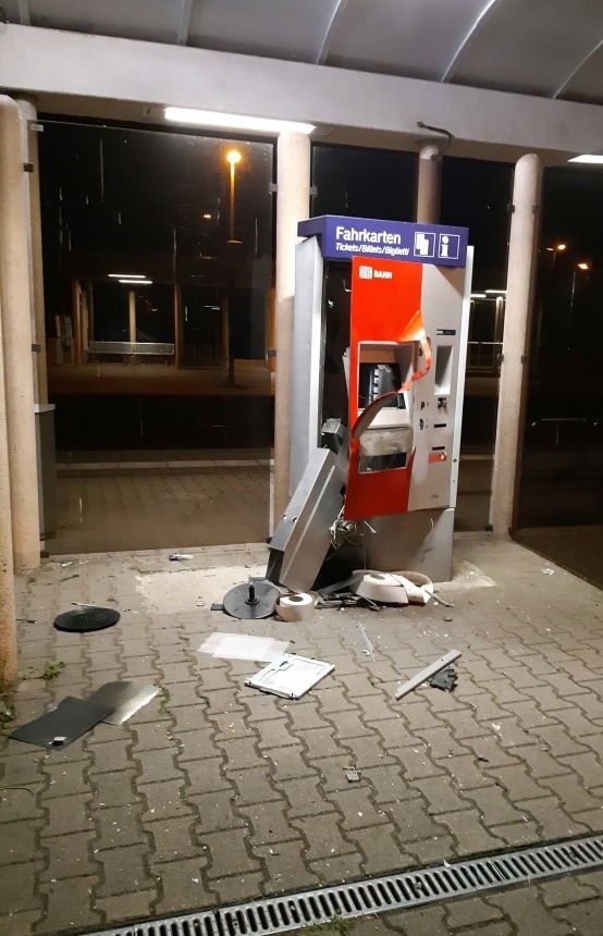 BPOL-HRO: Fahrkartenautomat am Bahnhof Hagenower Land erneut gesprengt