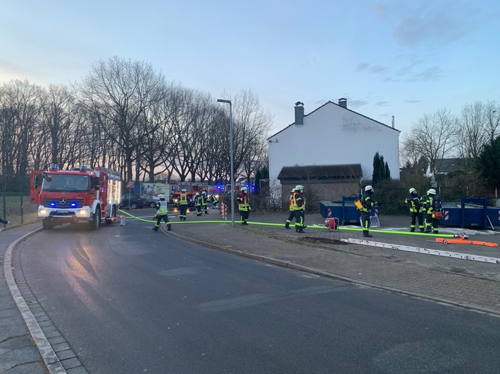 FW-Erkrath: Feuermeldung im ehemaligen Gemeindezentrum Unterfeldhaus