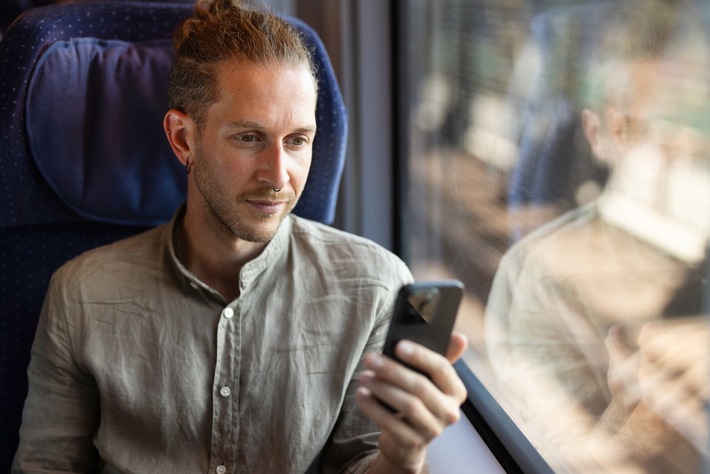 Deutsche Bahn und Deutsche Telekom verbessern Mobilfunkempfang im Zug