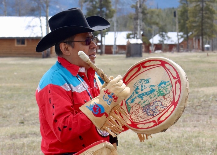 Ein First Nations Trommler in British Columbia. / Weiterer Text über ots und www.presseportal.de/nr/162492 / Die Verwendung dieses Bildes ist für redaktionelle Zwecke unter Beachtung ggf. genannter Nutzungsbedingungen honorarfrei. Veröffentlichung bitte mit Bildrechte-Hinweis.