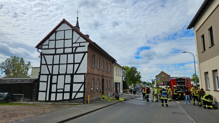 FW Wachtberg: Gebäudebrand in Wachtberg-Adendorf