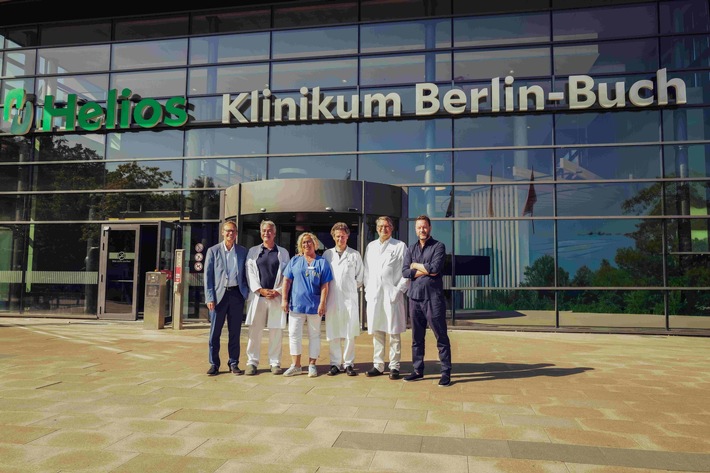 Mehr als medizinische Versorgung: Michael Müller, Regierender Bürgermeister a. D., und Autor Florian Schwiecker besuchen den ICKE Verein und die Kinderklinik am Helios Klinikum Berlin-Buch