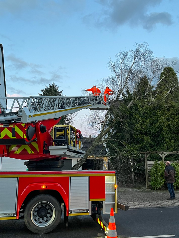 FW-E: Sturm über Essen - Feuerwehr im Dauereinsatz