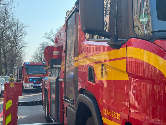 FW Dresden: Wohnungsbrand