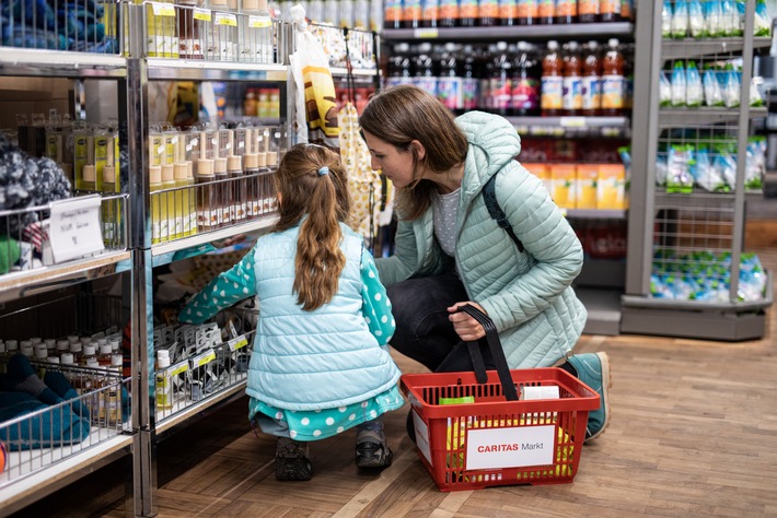 Caritas Schweiz blickt mit Besorgnis auf aktuelle Entwicklungen / Sieben Gründe, warum 2026 für ärmere Menschen ein schwieriges Jahr wird