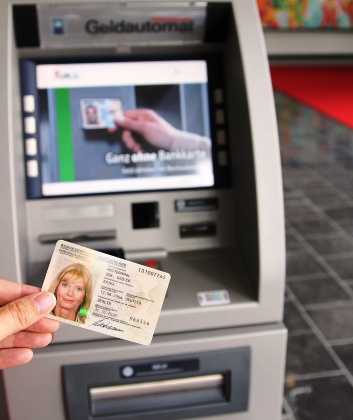 Bundesdruckerei und biw AG ermöglichen Geldabheben mit dem neuen Personalausweis (BILD)