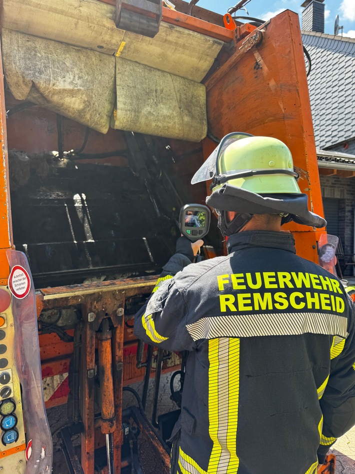 FW-RS: Brand in einem Müllfahrzeug schnell gelöscht