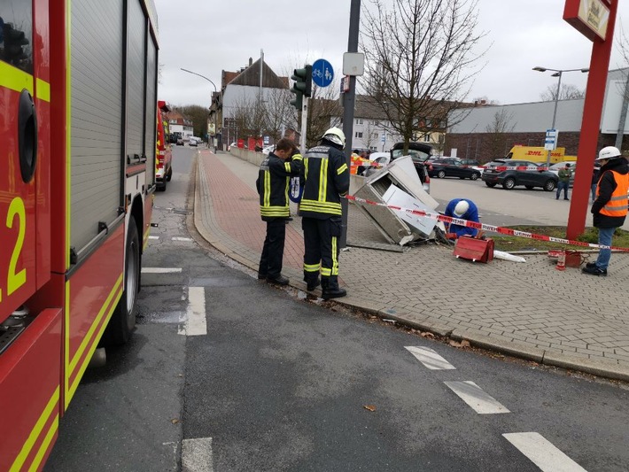 FW-GE: Eine verletzte Person nach Pkw-Unfall in Gelsenkirchen Hassel