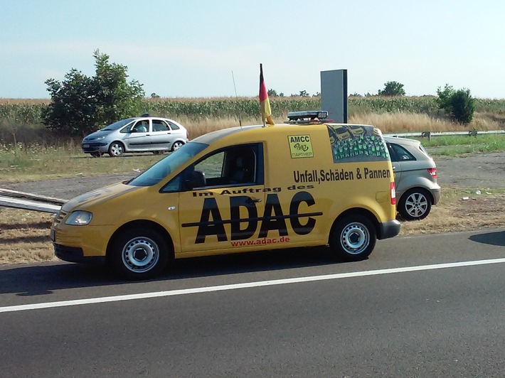 Betrüger als Gelbe Engel in Osteuropa unterwegs / Falsche Abschleppfahrer zocken Urlauber ab / Störsender verhindern Anruf bei ADAC-Auslandsnotrufstation