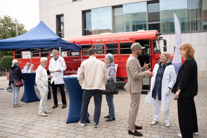 Infobus zur Herzgesundheit macht Station in Ingolstadt – Klinikum lädt zum Check