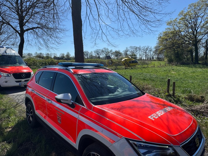 FW-SE: Verkehrsunfall zwischen zwei Personenkraftwagen und einem LKW zwischen Alveslohe und Ellerau