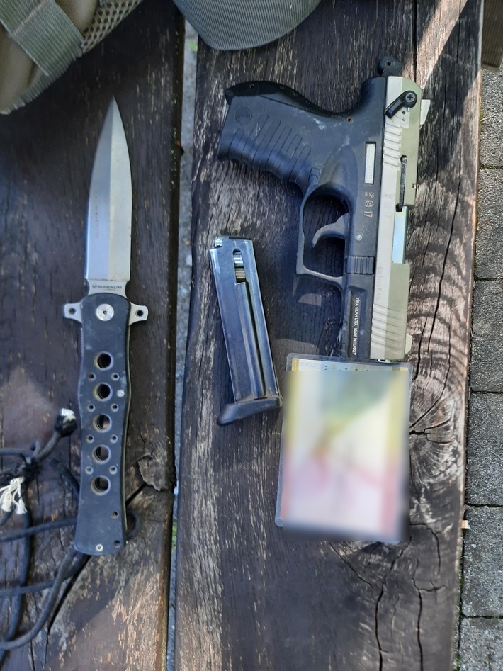Bundespolizeidirektion München: Mit Messer und Schreckschusspistole in die Grenzkontrolle - Bundespolizei Waidhaus stellt verbotene Waffen sicher
