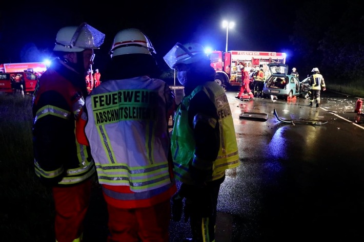 FW-PB: Verkehrsunfall auf der L828 mit fünf Verletzten.