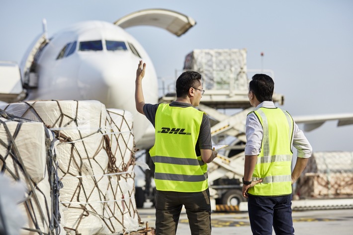 PM: DHL Global Forwarding etabliert „Book &amp; Claim“-Verfahren für nachhaltige Flugzeugtreibstoffe / PR: DHL Global Forwarding implements ‘book &amp; claim’ mechanism for Sustainable Aviation Fuel