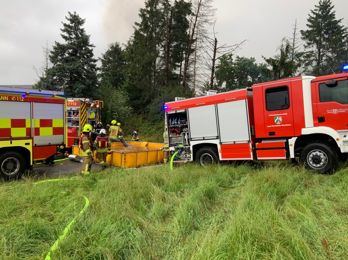 FW Ratingen: Großbrand in Mettmann - Unterstützung aus Ratingen