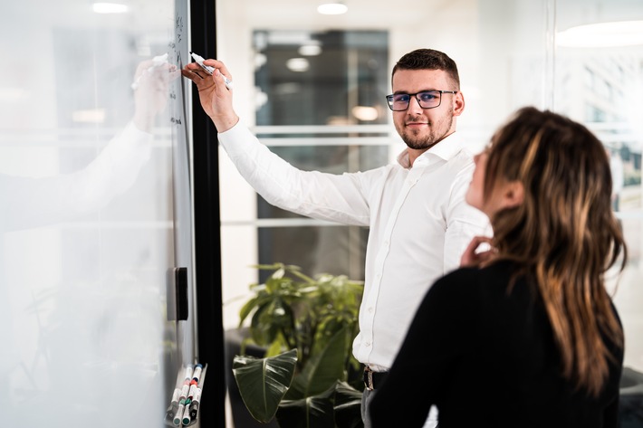 Arbeitsintensives Q1 - Filip A. Rutzen verrät, was Steuerkanzleien tun müssen, um den Stress in den ersten Monaten zu reduzieren