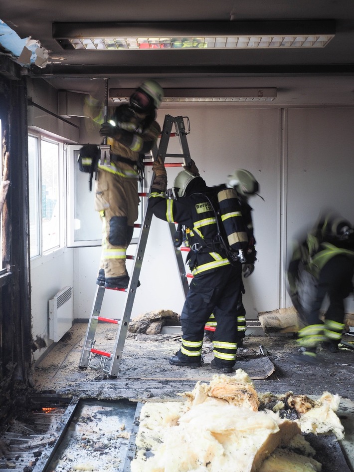 FW-MK: Brand in Übergangs-Containern der ehemaligen Kindertagesstätte