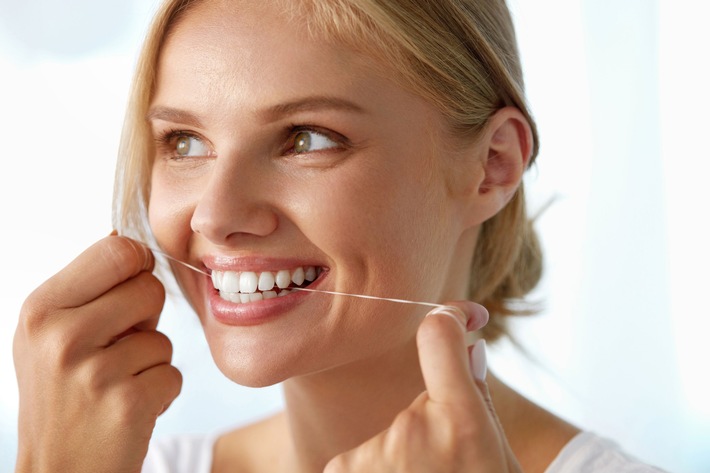 Expertentipp: Strahlendes Lächeln und gesunder Biss ein Leben lang - mit der richtigen Zahnvorsorge