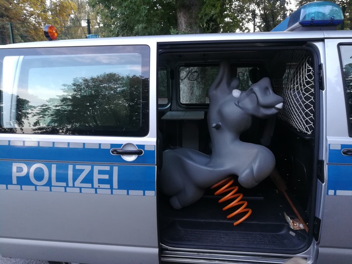 POL-BO: Herne / &quot;Blauer&quot; Esel in Gewahrsam genommen - Tierischer Einsatz in Wanne-Eickel
