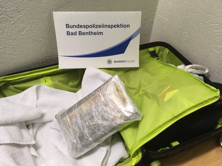 BPOL-BadBentheim: Drogenschmuggler festgenommen / Kokain im Wert von rund 70.000,- Euro beschlagnahmt
