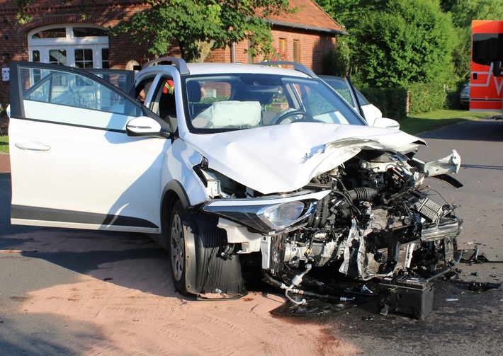 POL-MI: Autos kollidieren in Hille