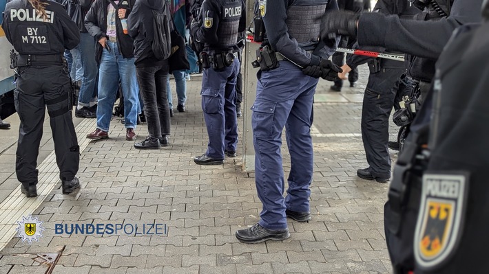 Bundespolizeidirektion München: Polizeieinsatz am Hauptbahnhof München - Bundespolizei stellt nach gefährlicher Körperverletzung Personalien von 80 Personen fest