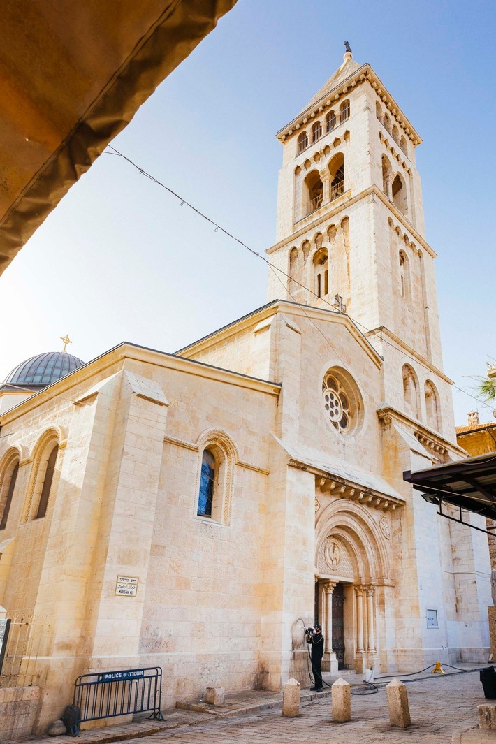 Kärcher entfernt Graffiti von Erlöserkirche in Jerusalem