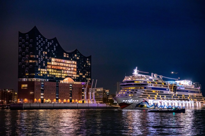 AIDA Cruises_Auslaufen_Mar_Weltreise_Hamburg.jpg