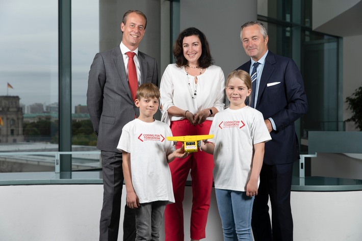 Dorothee Bär übernimmt Schirmherrschaft für die Bildungsinitiative Coding For Tomorrow der Vodafone Stiftung