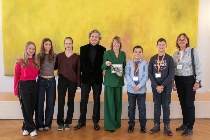Engagierte Jugendliche aus Suhl mit dem CHILDREN JUGEND HILFT Preis in Berlin geehrt