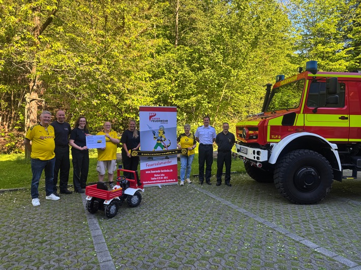 FW-EN: SüdkreisborussEN spenden für die Feuerwehrsalamander - Fanclub aus dem EN-Kreis unterstützt Herdecker Kinderfeuerwehr