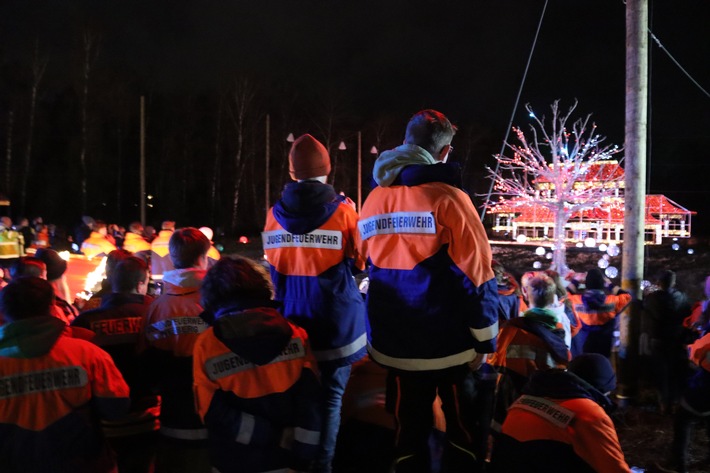 FW Gangelt: Kreissparkasse Heinsberg lädt Jugendfeuerwehr zum Haldenzauber ein