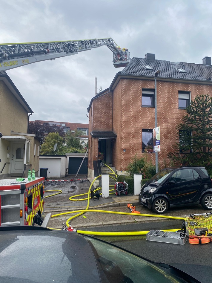 FW-Velbert: Dachstuhlbrand und mehrere Paralleleinsätze