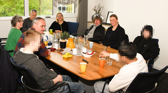 POL-ST: Kreis Steinfurt, Teilnehmer der Initiative "Kurve kriegen" nehmen an Laufprojekt teil - Prominente Unterstützung von Mickie Krause