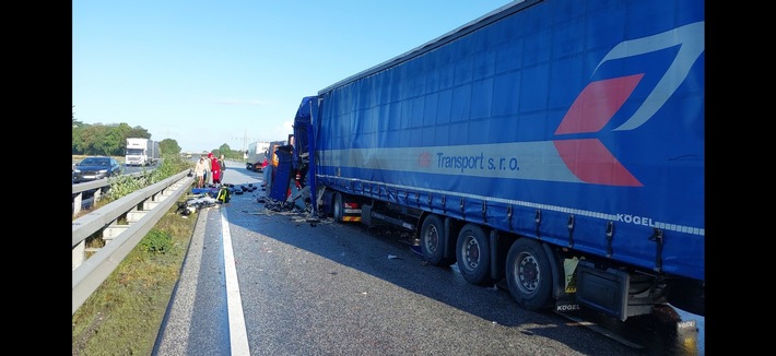 POL-NMS: 231005-1-1-pdnms Update schwerer Verkehrsunfall BAB 7 Höhe Groß Vollstedt