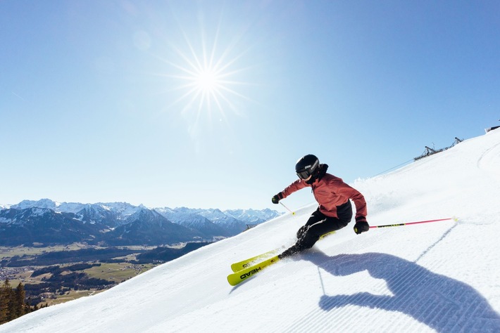 Ostern im Allgäu: Skisaison trifft auf Sommerstart der Bergbahnen.