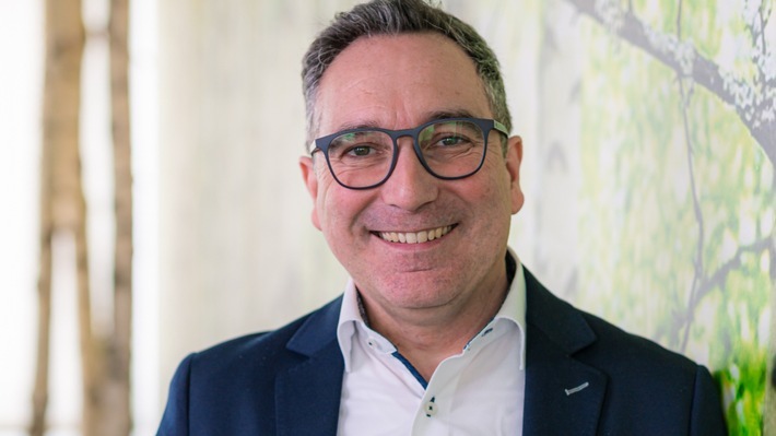 "Unternehmer selbst haben viel mehr Einfluss auf Deutschlands Investitionsschwäche, als sie heute glauben. Wer versteht, wie Steuerstrategie und Investition zusammenhängen und bereit ist, die verfügbaren Instrumente einzusetzen, der kann seinen Steuerkostenblock spürbar senken - und das freiwerdende Kapital in investieren." Nelson Cremers ist Steuerberater, Unternehmer und Investor. Er ist Inhaber der Cremers & Partner Steuerberatungsgesellschaft mbH in Viersen und Co-Initiator des SteuerMentoring, einer Plattform, die mittelständische Unternehmer, Selbständige und Freiberufler in ihrer Steuergestaltung begleitet. Mehr Informationen unter: steuermentoring.de / Weiterer Text über ots und www.presseportal.de/nr/182347 / Die Verwendung dieses Bildes für redaktionelle Zwecke ist unter Beachtung aller mitgeteilten Nutzungsbedingungen zulässig und dann auch honorarfrei. Veröffentlichung ausschließlich mit Bildrechte-Hinweis.