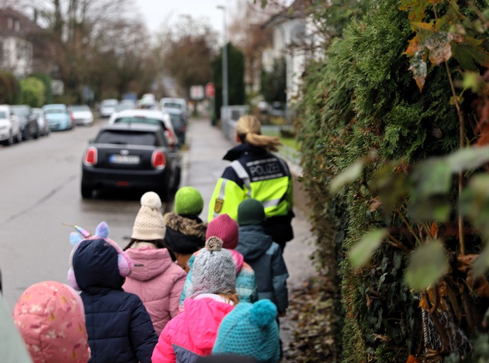 POL-OG: Offenburg - Prinzessinnen, Prinzen und die wichtigsten Fahrgäste: Unsere Kinder! Polizei besucht Kindergarten in Offenburg und sensibilisiert Schulanfänger - Mit guten Nachrichten ins Wochenende