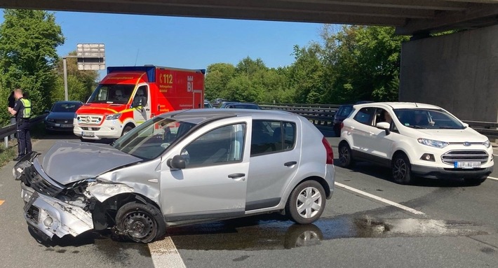 POL-BI: Totalschaden durch Überholmanöver auf der A 2