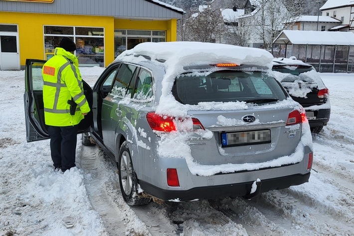POL-LDK: 16 von 20 Fahrzeugen hatten Schnee auf dem Dach+Unfallfluchten in Wetzlar und Haiger+Auseinandersetzung in der Asylunterkunft in Haiger+