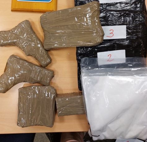 HZA-KI: Mehr als 5 Kilo Kokain und Waffen in Mietwagen versteckt / Zoll, Landes- und Bundespolizei vereiteln Schmuggel nach Dänemark