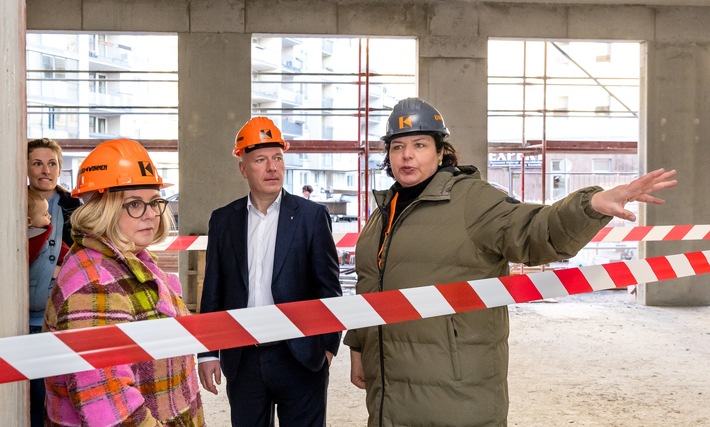 Wegner besichtigt Baustelle des Kolping Azubi- und Jugendwohnens in Berlin-Mitte