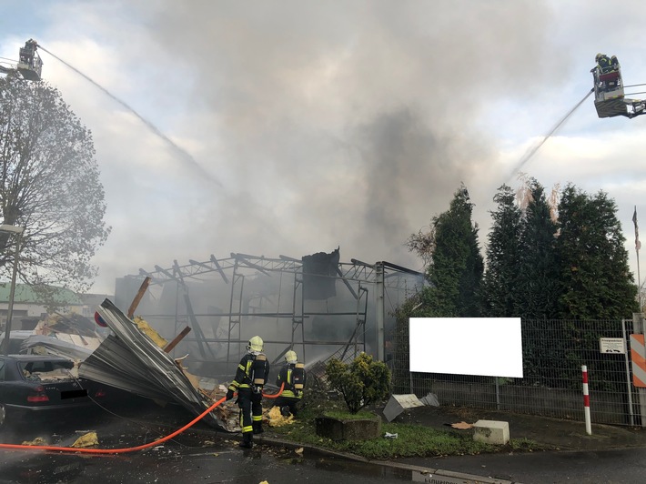 FW-GE: Explosion mit anschließendem Folgebrand in Kfz-Werkstatt in Gelsenkirchen-Bismarck