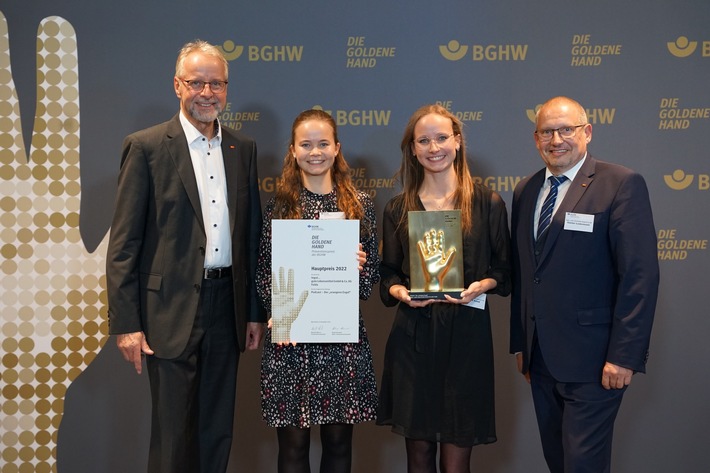 Presseinformation: tegut… gewinnt Präventionspreis „Die Goldene Hand 2022“