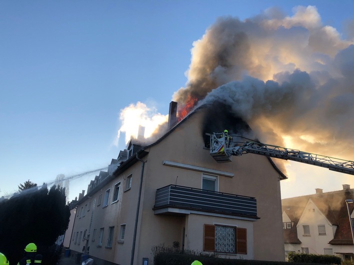 POL-PDWO: Brand im Dachgeschoß eines Mehrfamilienhauses