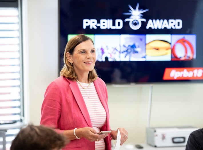 Jurysitzung des PR-Bild Award 2018 von news aktuell in Hamburg. Die dpa-Tochter sucht bereits zum dreizehnten Mal die besten Bilder von Unternehmen, Organisationen und PR-Agenturen. Aus rund 1.000 eingereichten Fotos wählte das Expertengremium die 60 Shortlist-Motive aus. Hier im Bild: Edith Stier-Thompson, Geschäftsführerin von news aktuell. Weiterer Text über ots und www.presseportal.de/nr/6344 / Die Verwendung dieses Bildes ist für redaktionelle Zwecke honorarfrei. Veröffentlichung bitte unter Quellenangabe: "obs/news aktuell GmbH/Daniel Reinhardt"